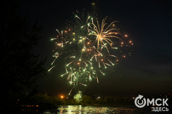 Зрителями праздничного салюта стали 80 тысяч омичей Зрителями праздничного салюта стали 80 тысяч омичей