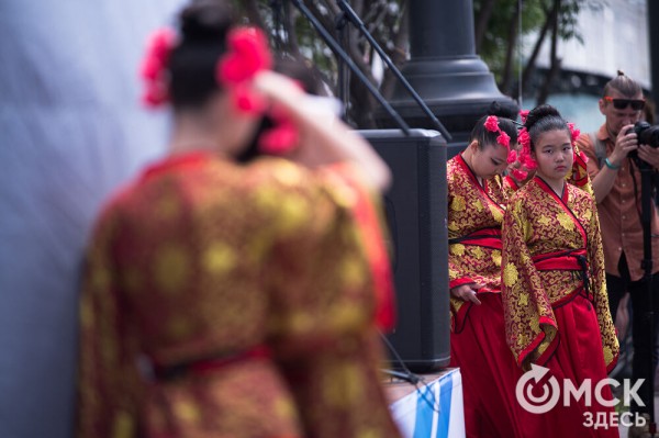 В центре Омска прошёл Парад национальностей