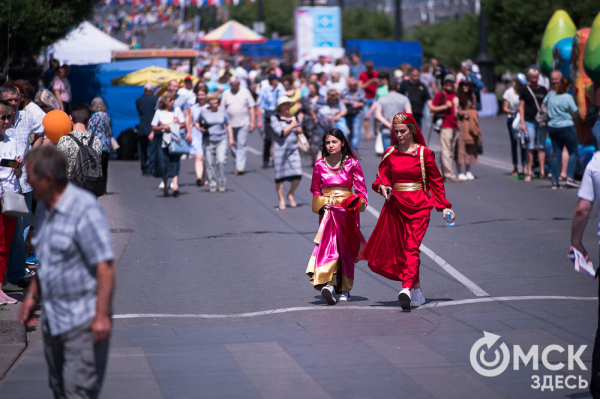 В центре Омска прошёл Парад национальностей