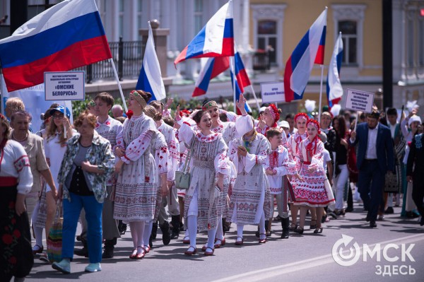 В центре Омска прошёл Парад национальностей