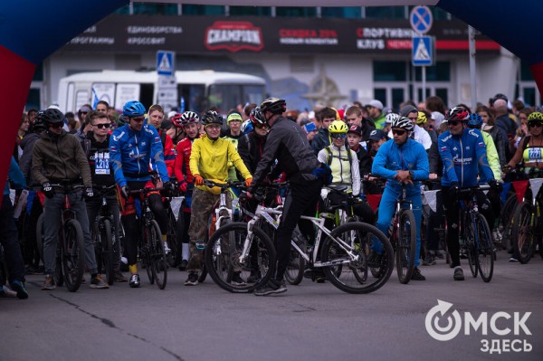 Тысячи омичей проехали по центру города на великах Тысячи омичей проехали по центру города на великах