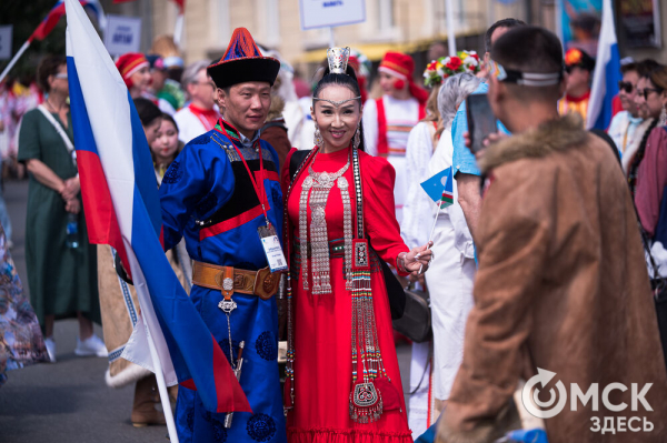 В центре Омска прошёл Парад национальностей