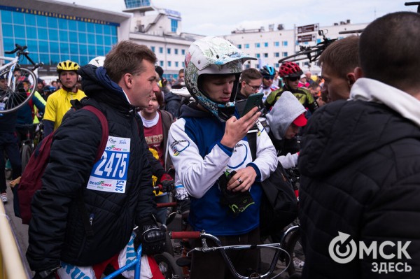 Тысячи омичей проехали по центру города на великах Тысячи омичей проехали по центру города на великах