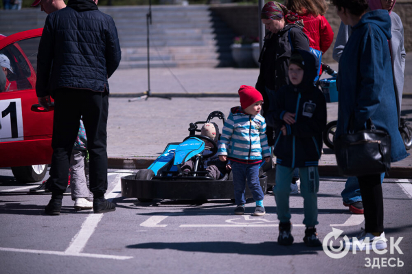 "Троллейбусное" ралли в центре Омска "Троллейбусное" ралли в центре Омска