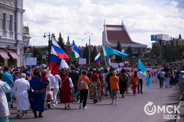 В центре Омска прошёл Парад национальностей