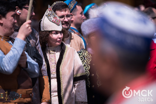 В центре Омска прошёл Парад национальностей