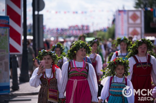 В центре Омска прошёл Парад национальностей