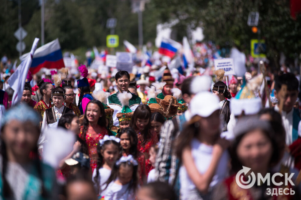 В центре Омска прошёл Парад национальностей