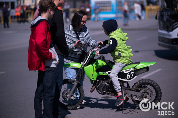 "Троллейбусное" ралли в центре Омска "Троллейбусное" ралли в центре Омска