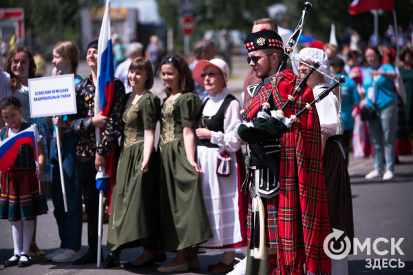 В центре Омска прошёл Парад национальностей