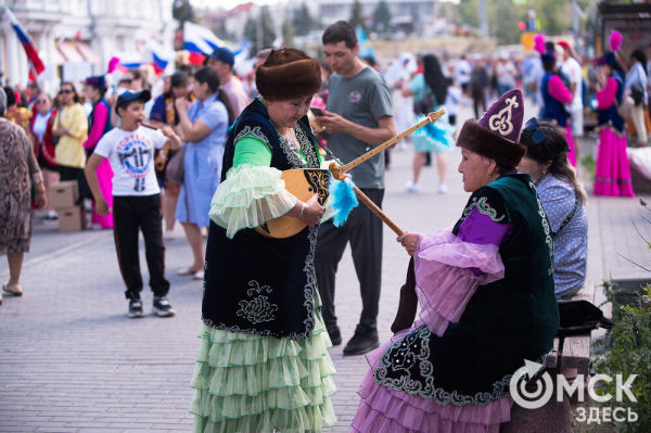 В центре Омска прошёл Парад национальностей