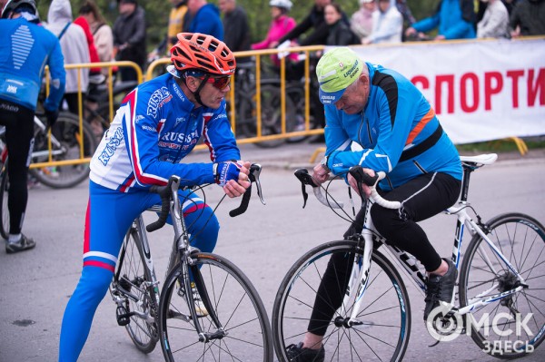 Тысячи омичей проехали по центру города на великах Тысячи омичей проехали по центру города на великах