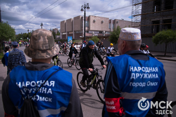 Тысячи омичей проехали по центру города на великах Тысячи омичей проехали по центру города на великах