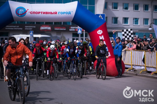Тысячи омичей проехали по центру города на великах Тысячи омичей проехали по центру города на великах