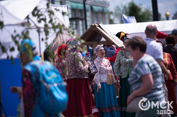 В центре Омска прошёл Парад национальностей