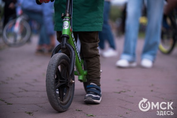 Тысячи омичей проехали по центру города на великах Тысячи омичей проехали по центру города на великах