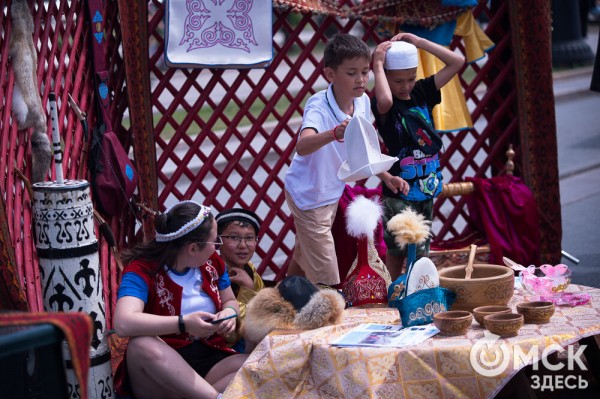 В центре Омска прошёл Парад национальностей