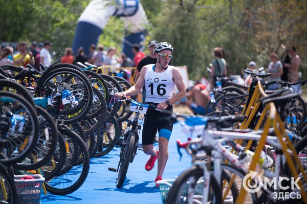 Красивые, сильные, быстрые. Как в Омске прошёл триатлон