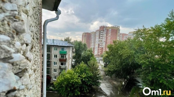В Омске рабочая неделя начнётся с осеннего холода и проливных дождей