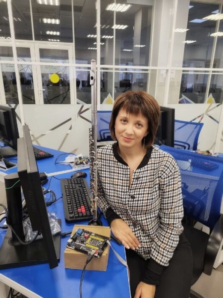 Микроэлектроника и флейта. Педагог из Омска и инженер из Сан-Хосе реализуют совместный проект