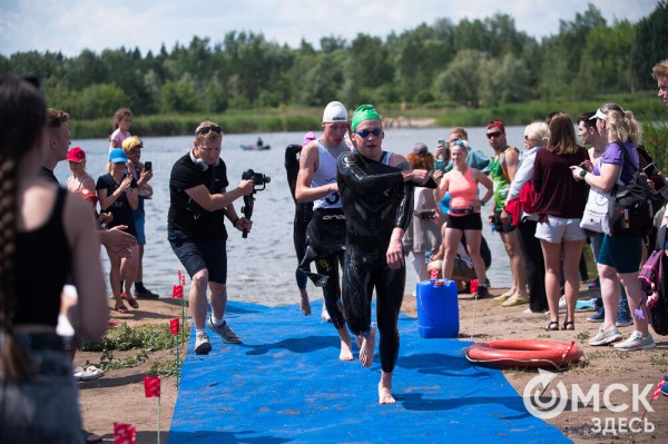 Красивые, сильные, быстрые. Как в Омске прошёл триатлон