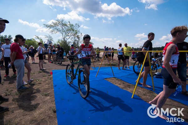 Красивые, сильные, быстрые. Как в Омске прошёл триатлон
