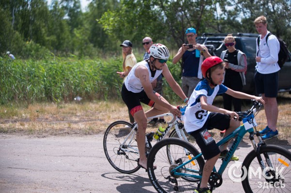 Красивые, сильные, быстрые. Как в Омске прошёл триатлон