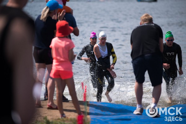 Красивые, сильные, быстрые. Как в Омске прошёл триатлон