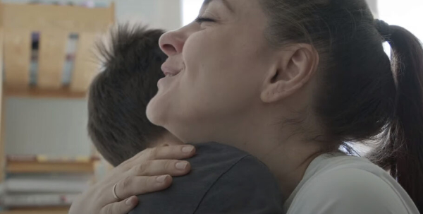 Редкий праздник для родителей: как и когда обнять своего подростка