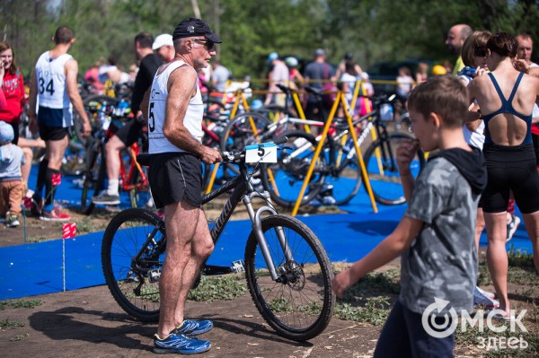 Красивые, сильные, быстрые. Как в Омске прошёл триатлон