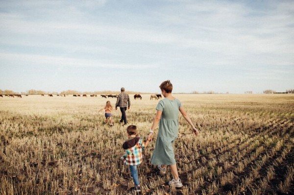 Они, как вампиры, не отражаются в зеркалах и не отбрасывают тени. Отмечаем День фотографа