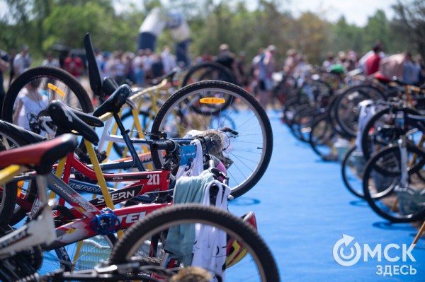 Красивые, сильные, быстрые. Как в Омске прошёл триатлон