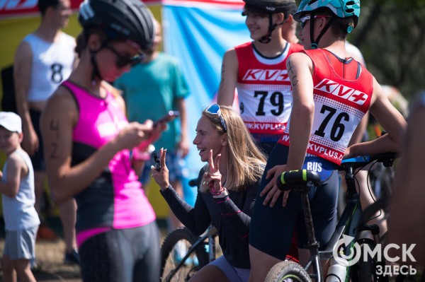 Красивые, сильные, быстрые. Как в Омске прошёл триатлон