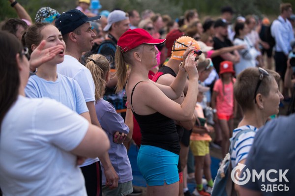 Красивые, сильные, быстрые. Как в Омске прошёл триатлон