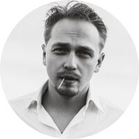 Они, как вампиры, не отражаются в зеркалах и не отбрасывают тени. Отмечаем День фотографа