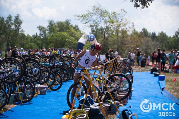 Красивые, сильные, быстрые. Как в Омске прошёл триатлон