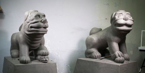 Львы в центре Омска обоснуются в августе