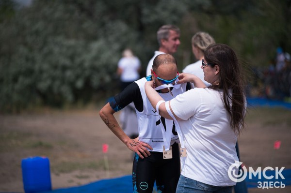 Красивые, сильные, быстрые. Как в Омске прошёл триатлон