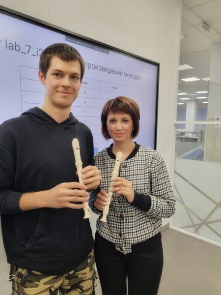 Микроэлектроника и флейта. Педагог из Омска и инженер из Сан-Хосе реализуют совместный проект