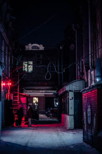 "Центр города надоел настолько, что даже противно гулять". Интервью с автором паблика "Омские подворотни" Вероникой Федорашко