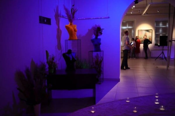 "Им не нужна вода и уход, и они светятся в темноте". Рассказываем, что такое стабилизированные цветы