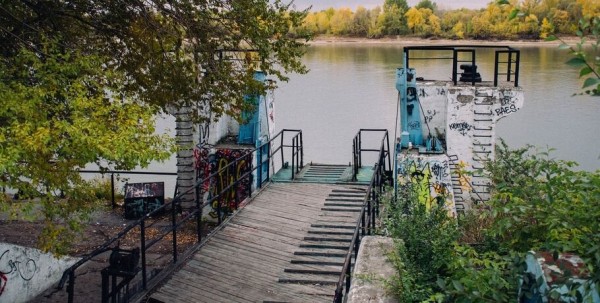 "Центр города надоел настолько, что даже противно гулять". Интервью с автором паблика "Омские подворотни" Вероникой Федорашко