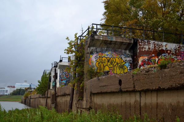 "Центр города надоел настолько, что даже противно гулять". Интервью с автором паблика "Омские подворотни" Вероникой Федорашко
