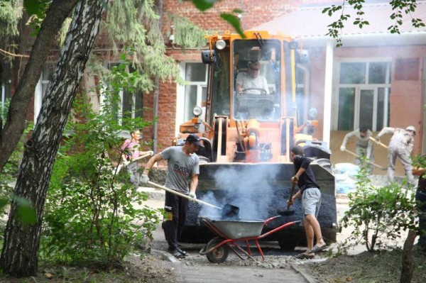 Меценаты ремонтируют омские школы по соглашению с мэром Шелестом
Меценаты ремонтируют омские школы по соглашению с мэром Шелестом