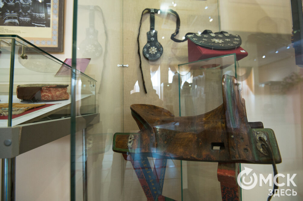 Калым, окручивания косы и танцы на разбитой посуде. Как праздновали свадьбы раньше