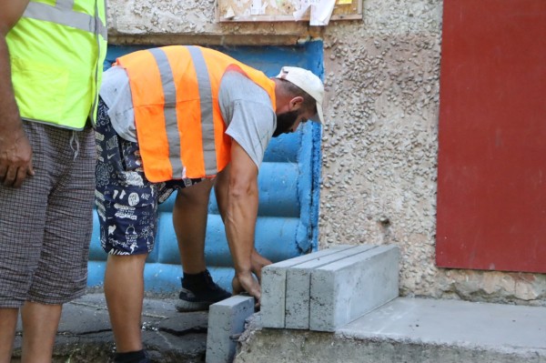 
									Единороссы проверяют благоустройство омских дворов 