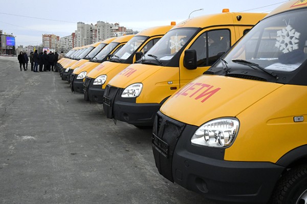 
									Как в деревне: омских первоклассников будут возить в школу на «газелях» 