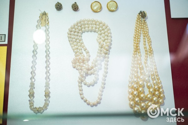 Калым, окручивания косы и танцы на разбитой посуде. Как праздновали свадьбы раньше