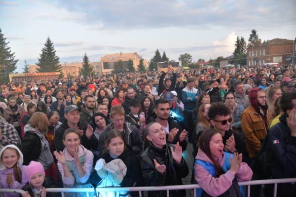 
									Концерт «25/17» в Таре собрал более 5 тысяч зрителей   [ФОТО]  