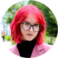 "Центр города надоел настолько, что даже противно гулять". Интервью с автором паблика "Омские подворотни" Вероникой Федорашко